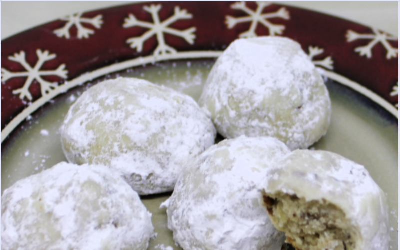 Pecan Snowballs - A Classic Cookies at A Pinch of Joy